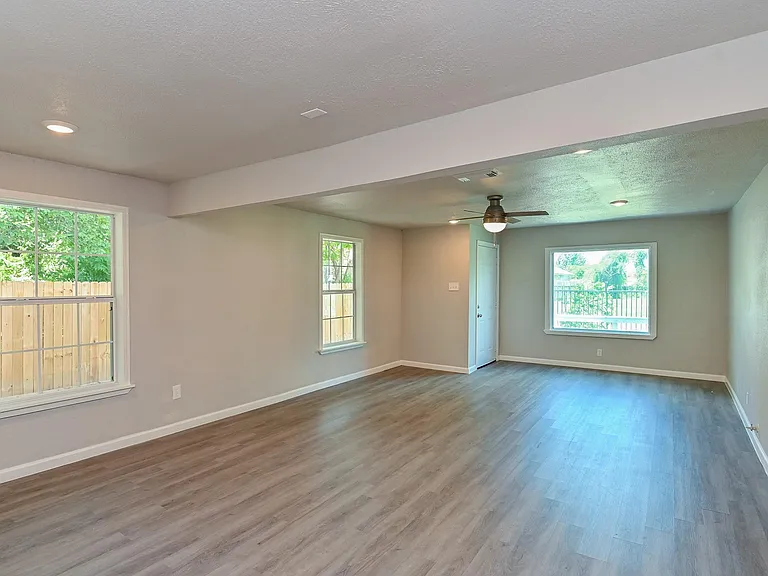 4714 Nichols St — Photo 6