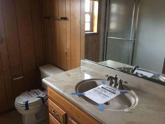 3rd image of 141 Karen St