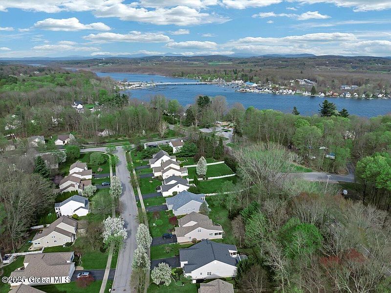5th image of 14 Sundance Drive