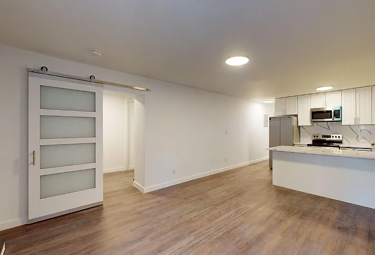 253 E Broadway #1G — Photo 2