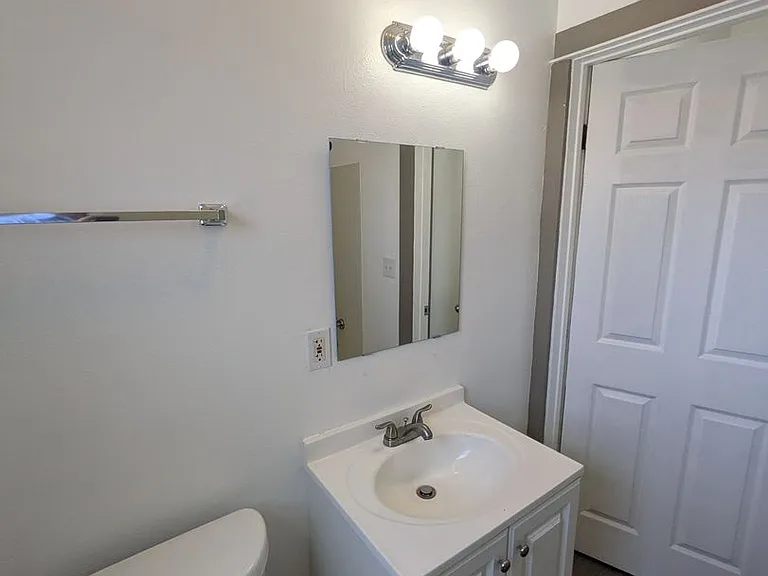386 N Mount Vernon Ave — Photo 28