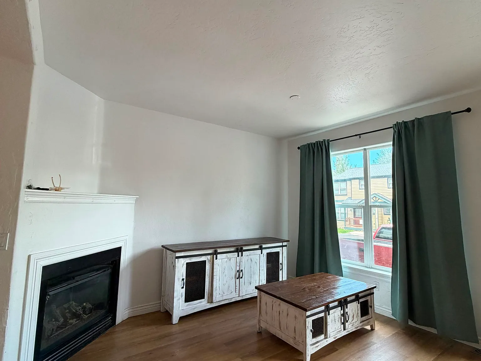 3 bed, 2.5 bath, 1320 sqft, $4,000 — Photo 4