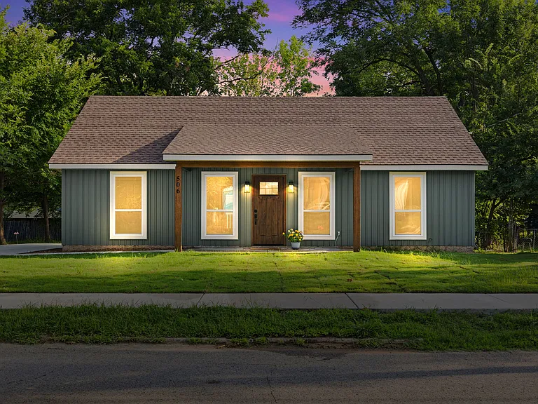 506 W Woodruff Ave — Photo 1