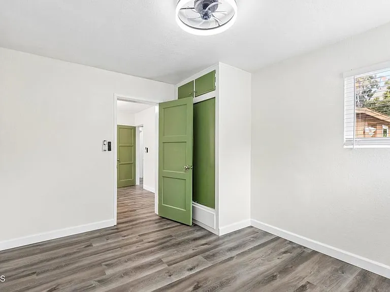 5616 N Gladys Ave — Photo 22