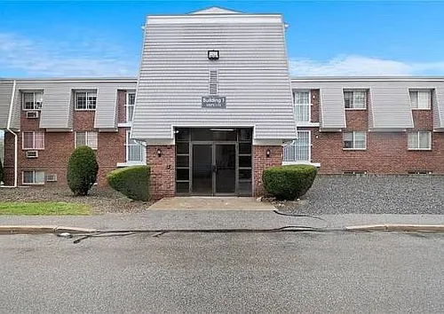 300 Smithfield Rd #5-33 Photo 1