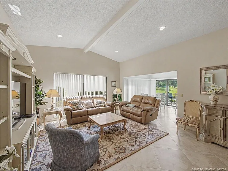 3382 SW Bobalink Way — Photo 2