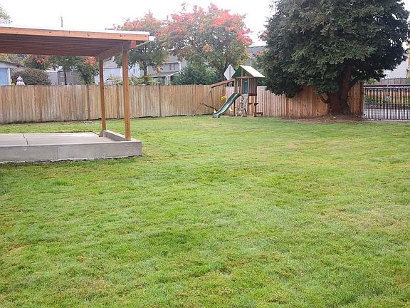 4th image of 716 22nd St NW