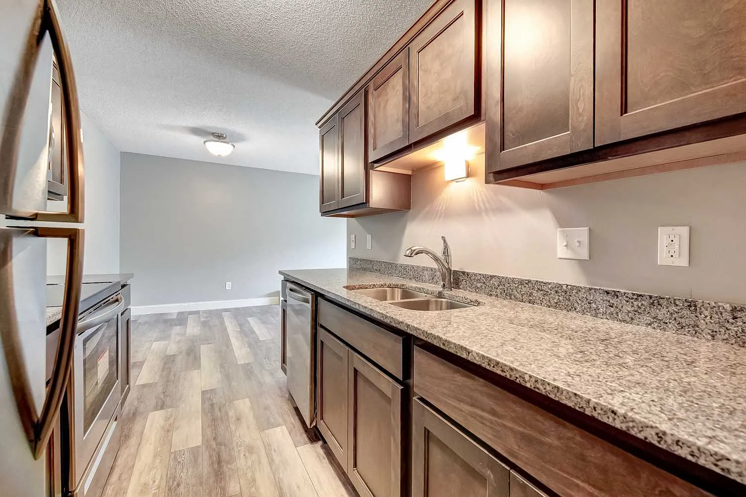 9161 Dunlap Ave — Photo 3