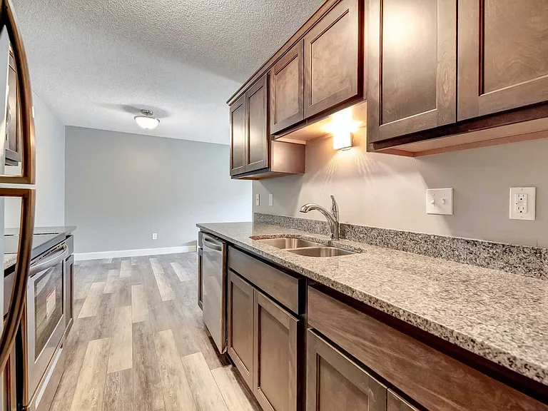 9161 Dunlap Ave — Photo 3