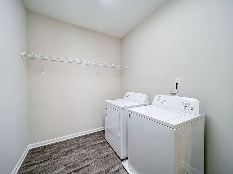 Hyde Glen Apartments — Photo 10
