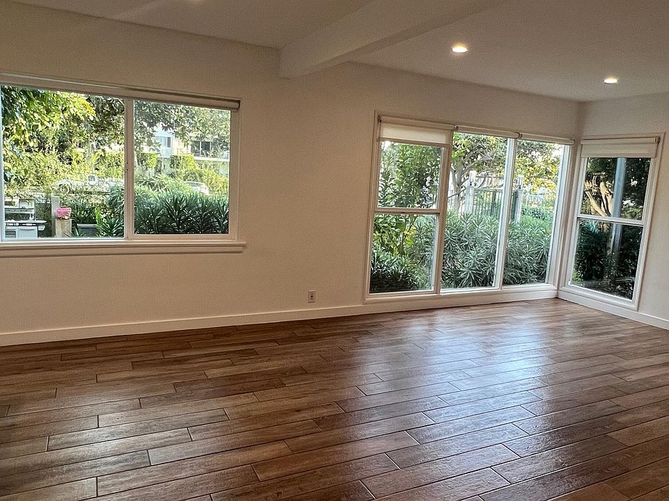 1st image of 409A W San Vicente Blvd