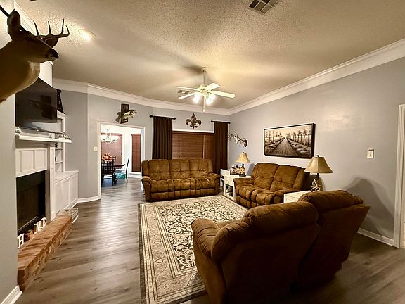 2nd image of 405 Lincoln Hill Dr