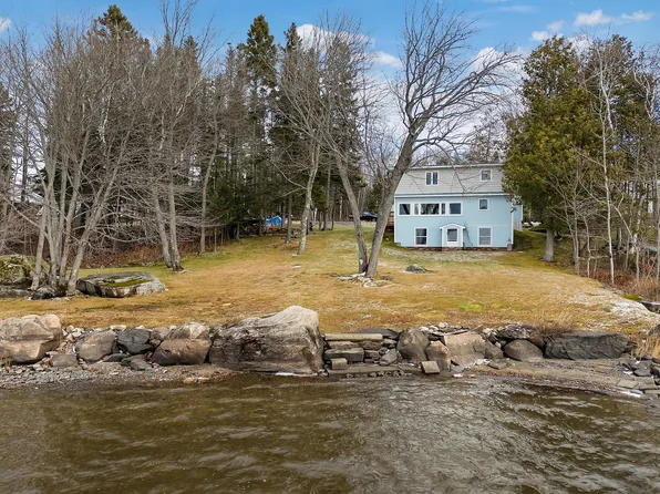 15 Lake Street, Jackman, ME 04945