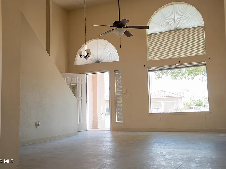 804 Bonnie Ct — Photo 2