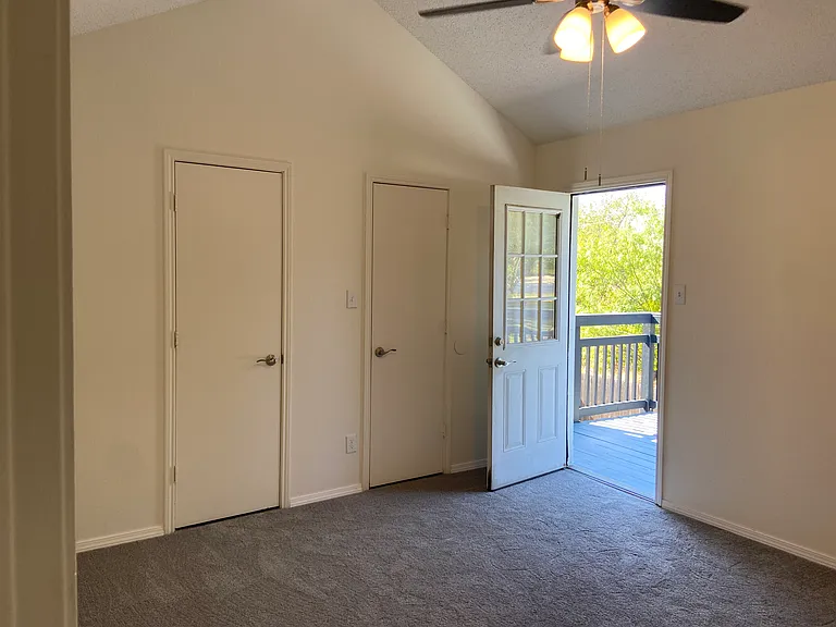 219 Meadow Ct #B — Photo 12