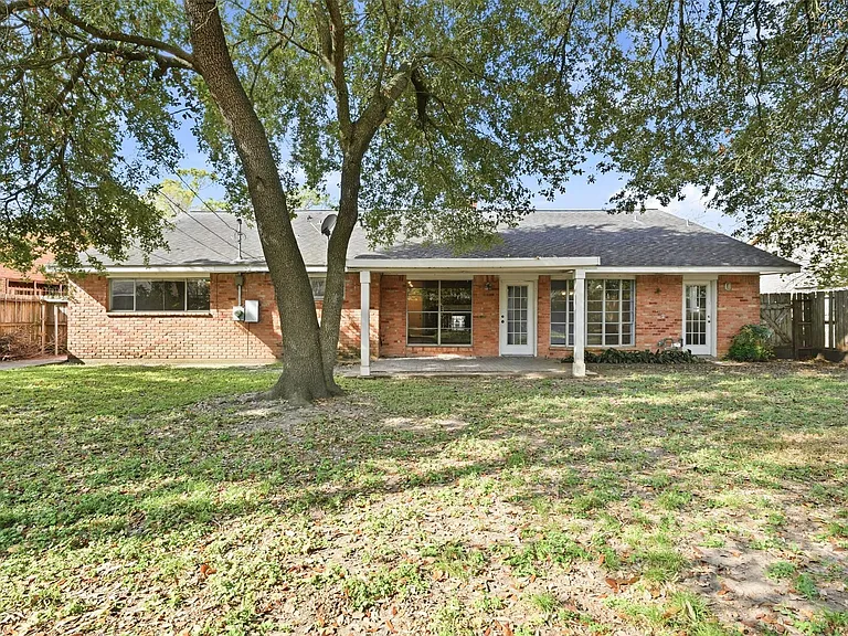 7015 Pella Dr — Photo 32