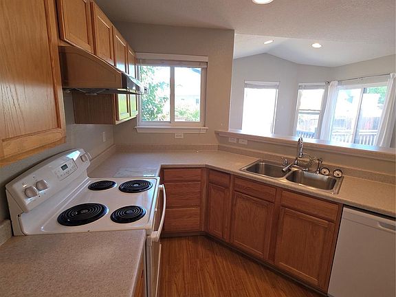 3rd image of 2866 S Tower Way
