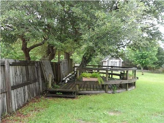 3rd image of 1520 Oak Dr