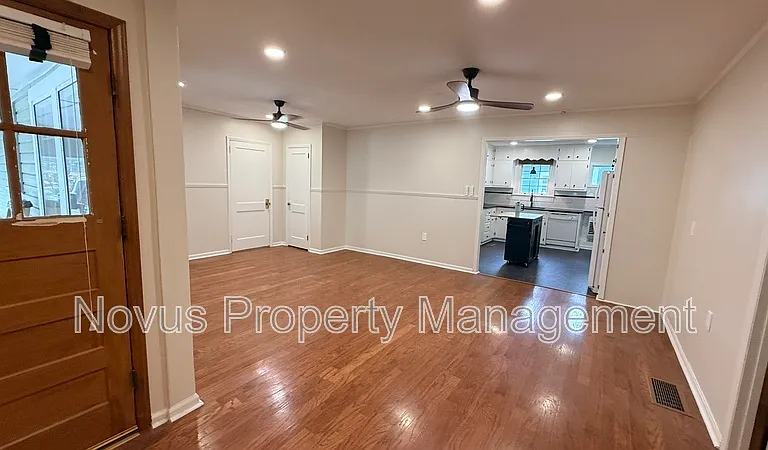 142 Oak Ave — Photo 3