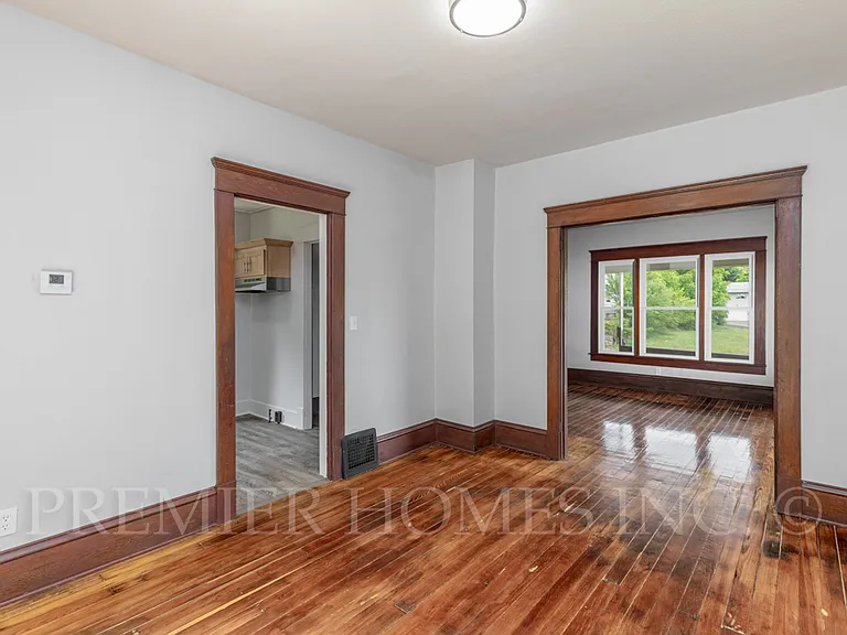 1536 Glendale Pl NE — Photo 4