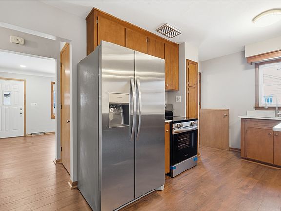5th image of 1416 38th St SE