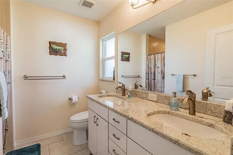 2874 Crittendon St — Photo 5