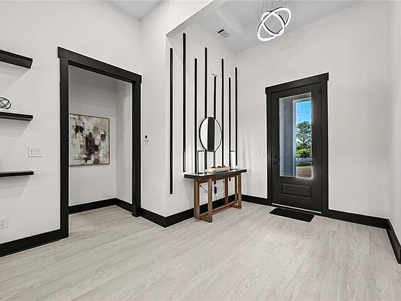 4th image of 6183 Redan Rd