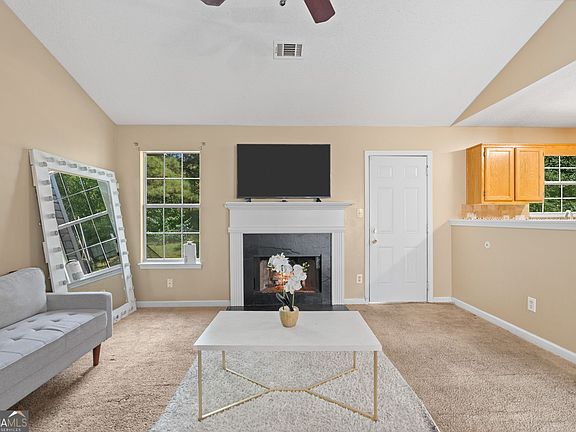 3rd image of 6880 Silver Maple Dr