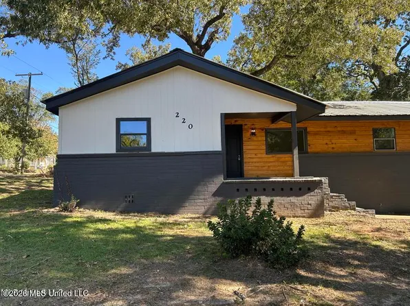 220 N James Ave, McComb, MS 39648
