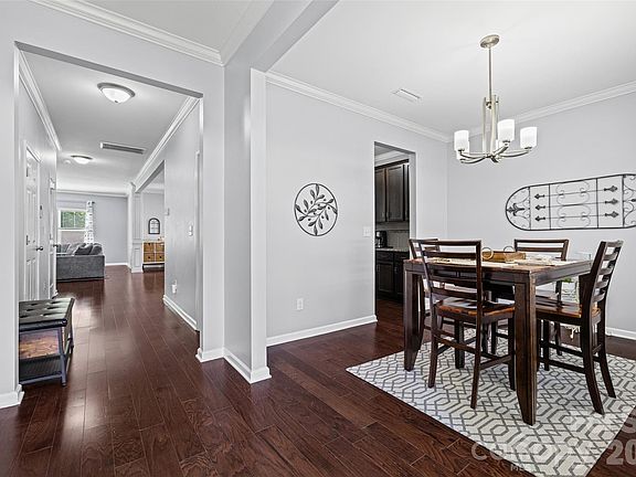 4th image of 4643 Yarrow St
