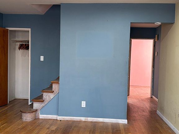 4th image of 181 Covert Avenue