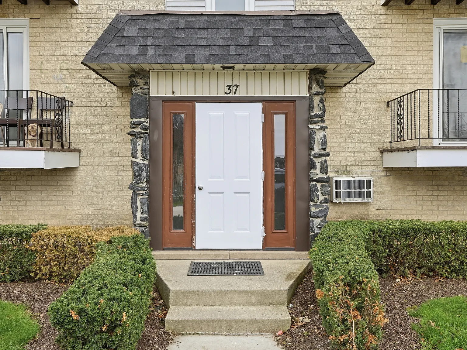 2 bed, 1000 sqft, $2,150 — Photo 2