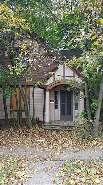 2nd image of 124 S 10th St