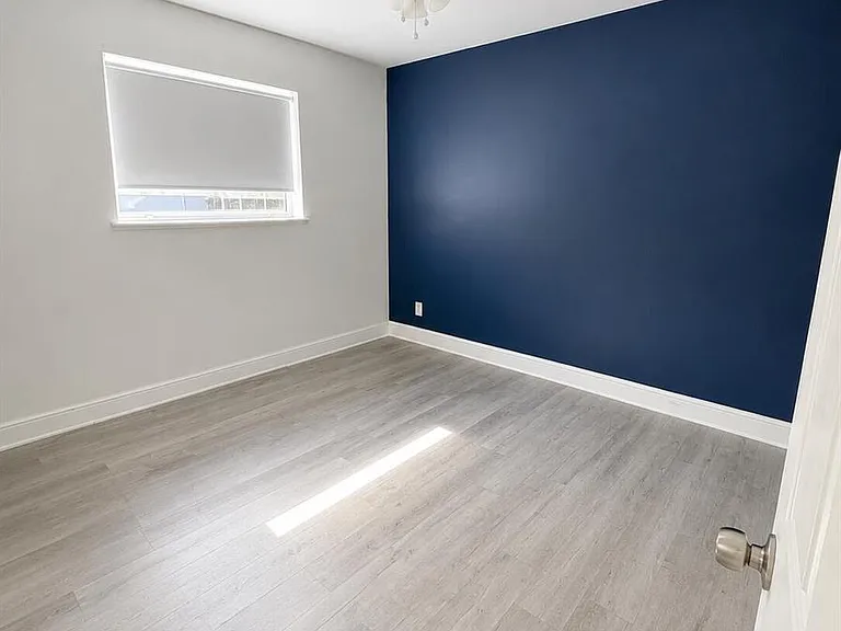 3111 N 66th Ave — Photo 10