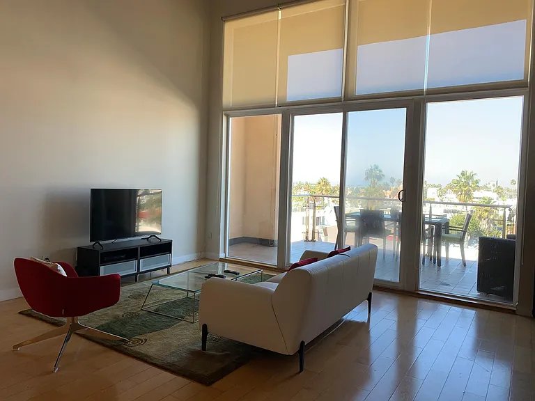 Suite #26 - Premium Split-Level Loft - 1167 sq ft.