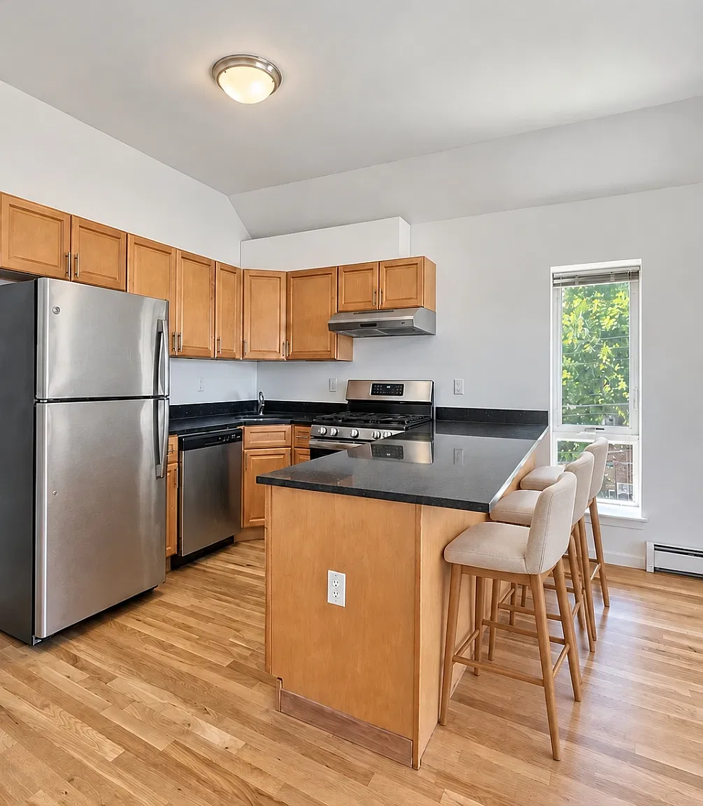 73-02 Ditmars Boulevard — Photo 3