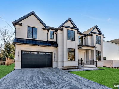 196 Mayfair Rd, Paramus, NJ, 07652