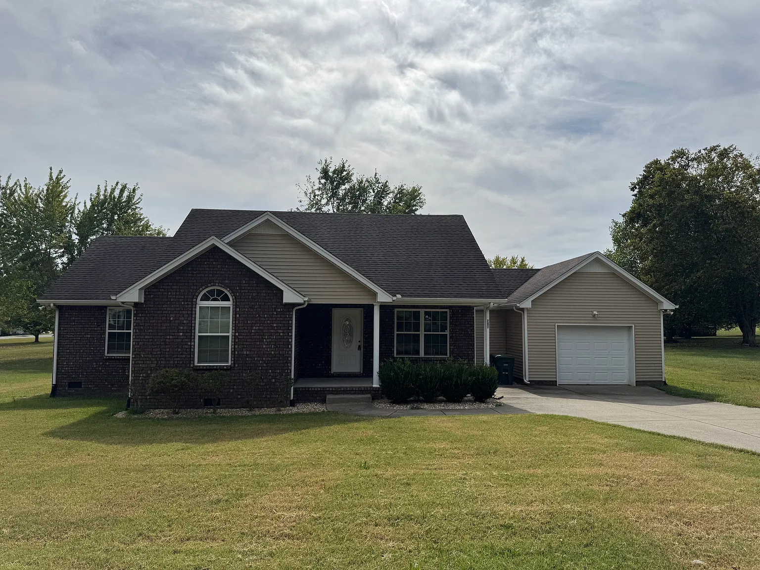 3 bed, 1328 sqft, $1,945 — Photo 1