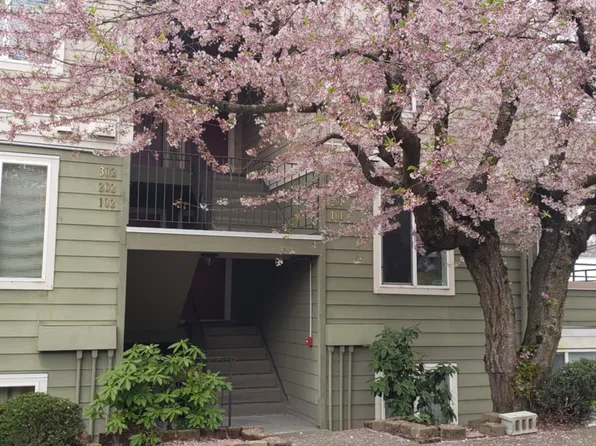 3233 NE 12th St, Renton, WA