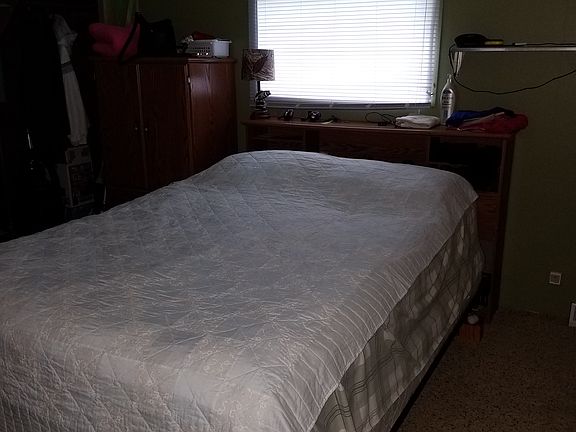 3rd image of 205 W Park Dr
