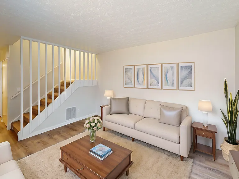 Barrington Square Apartments — Photo 21