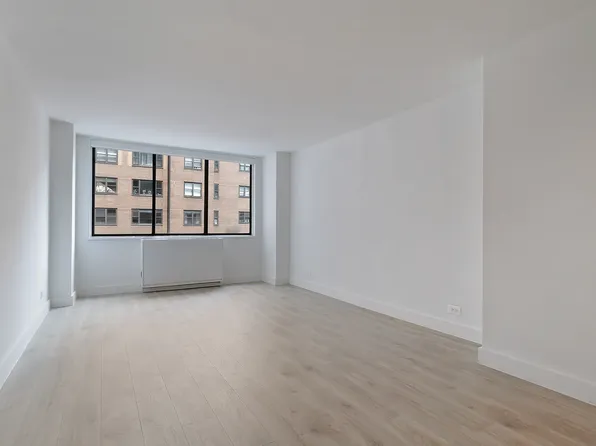 300 Mercer St APT 10B, New York, NY 10003