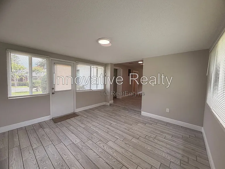144 N Park Ave — Photo 11