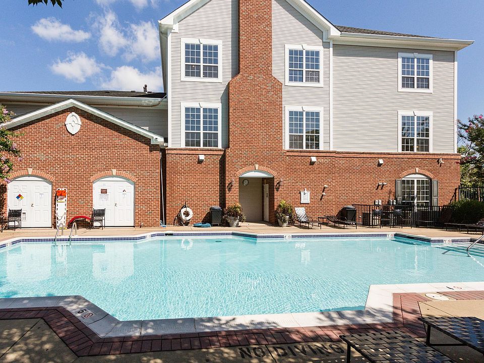 1st image of 4870 Eisenhower Ave Unit 206