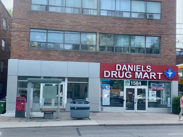 1582 Bathurst St, Toronto, ON