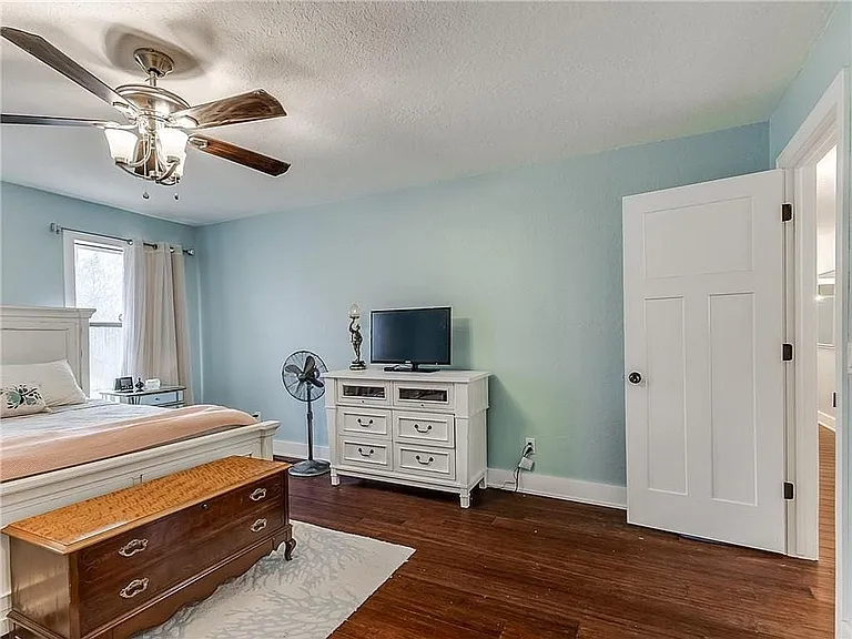 2104 Whiteoak Cir — Photo 24