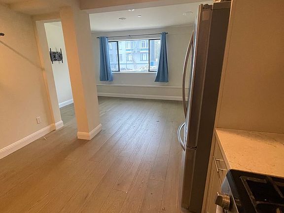 4th image of 1375 Broadway