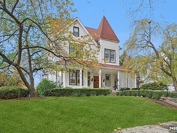 2nd image of 328 Carmita Ave