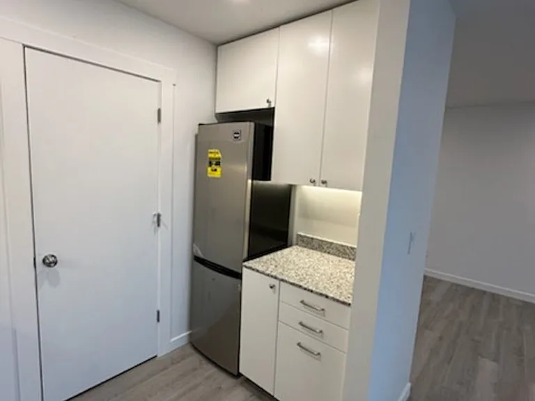 498 E Fort Union Blvd — Photo 10