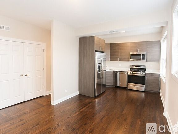 2nd image of 2228 N Sawyer Ave APT 3W
